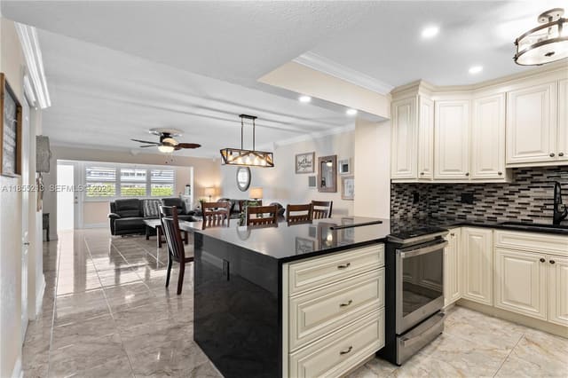329 SE 3rd Street 105T, sold in Second Gulfstream Garden, Hallandale Beach, FL