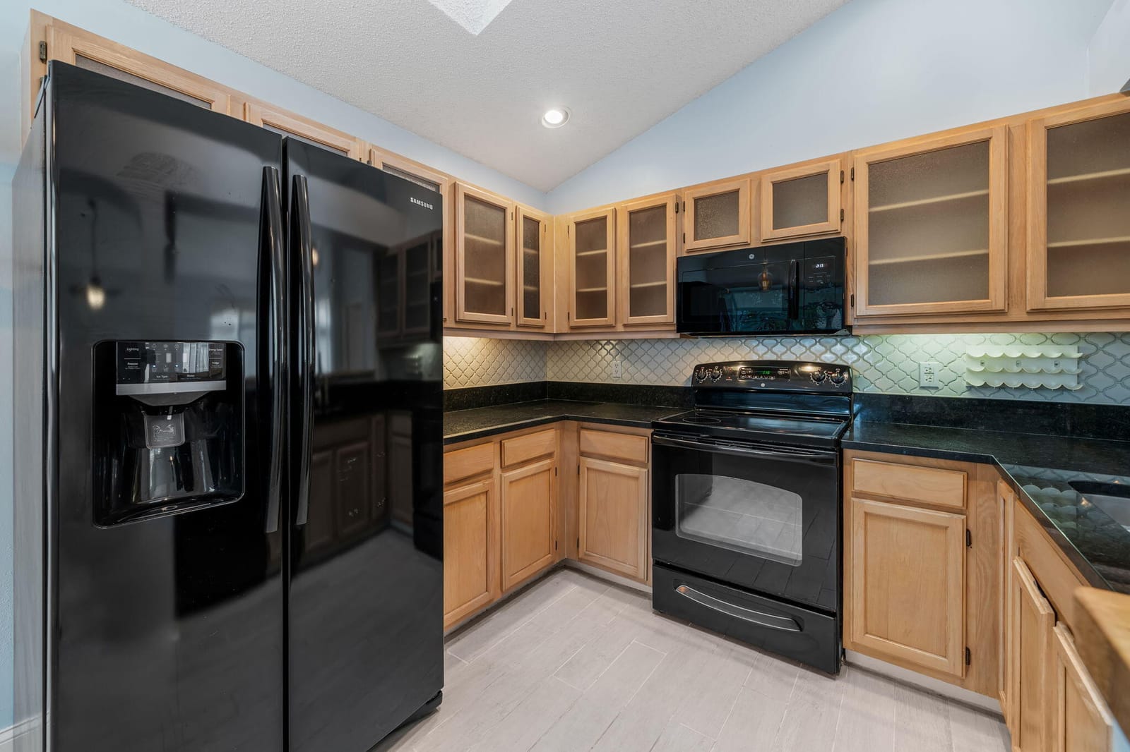 9190 Heathridge Drive — photo 8