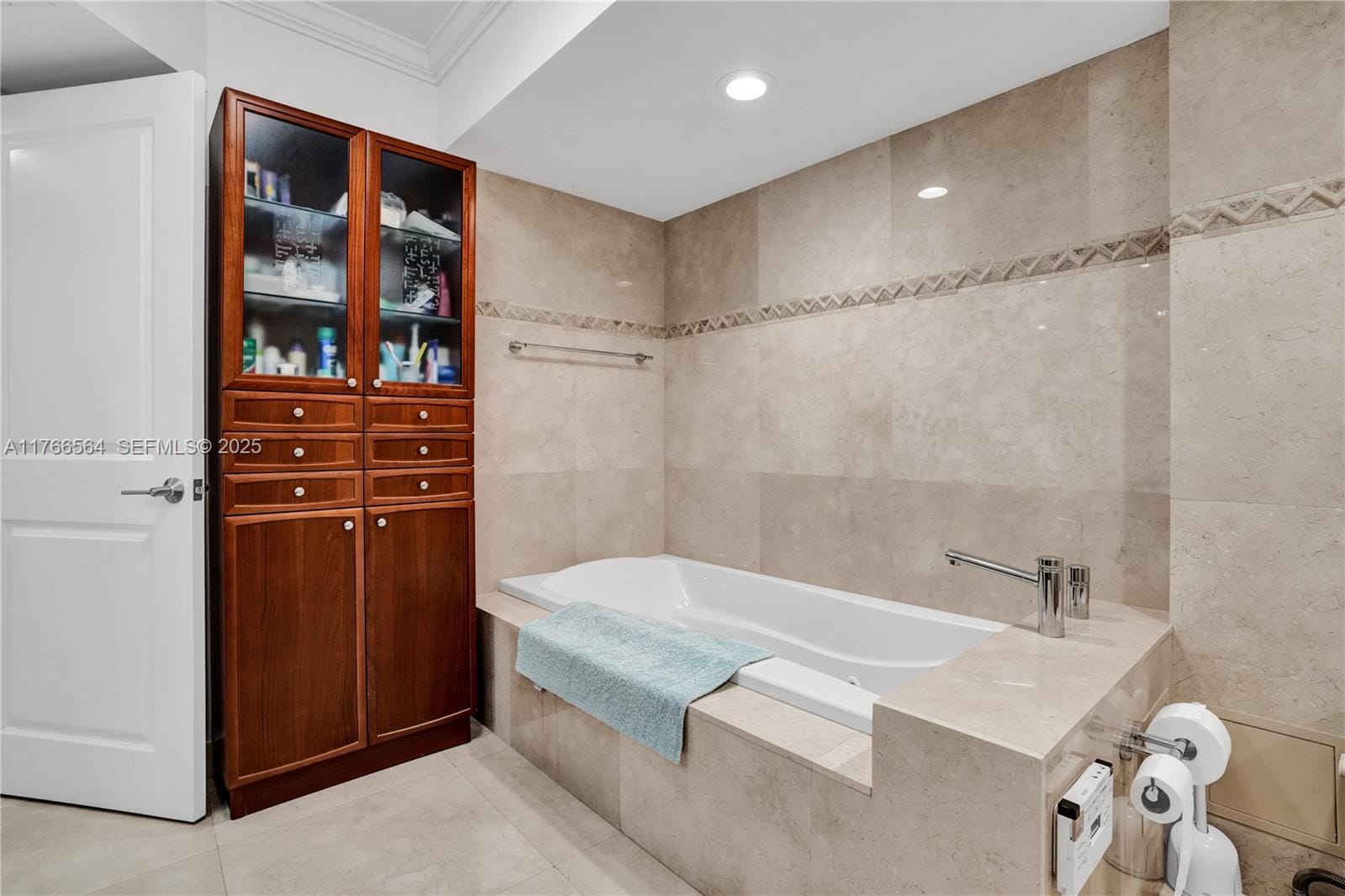 1000 Island Boulevard 2107, Aventura, FL 33160 photo 24