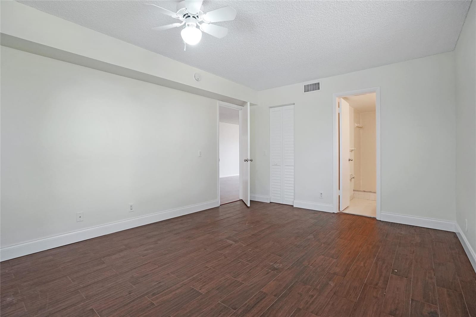 109 Lake Emerald Drive 110 — photo 11