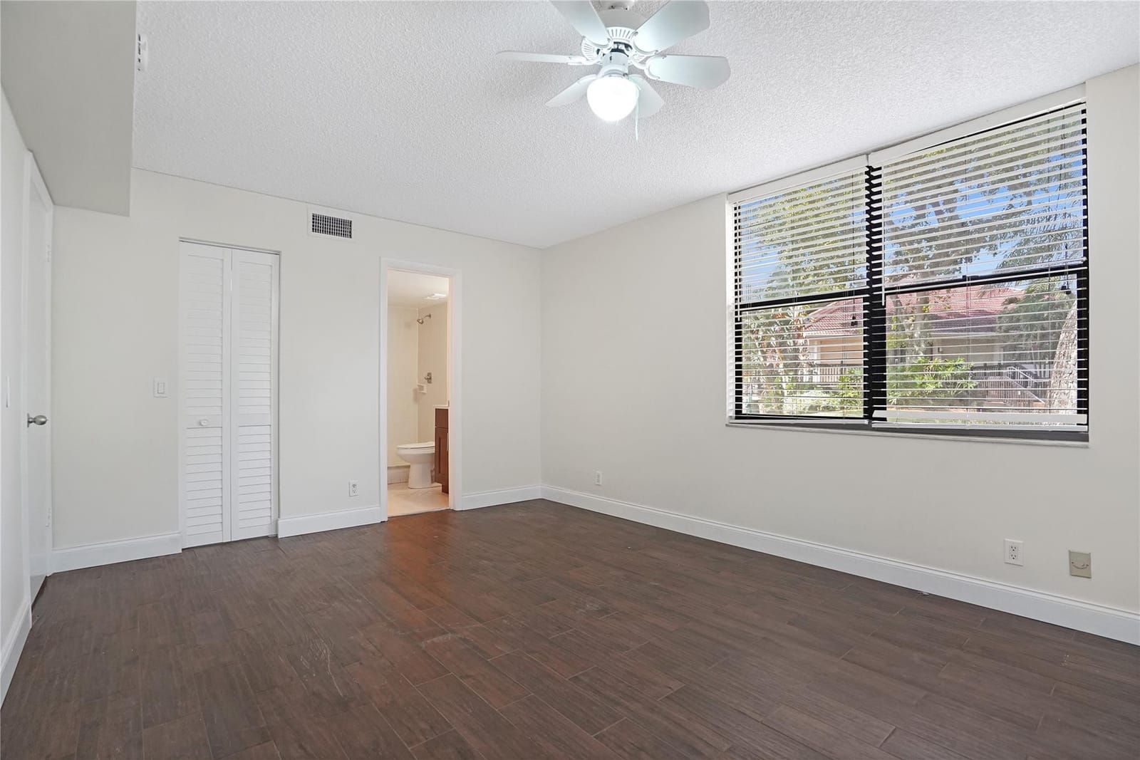 109 Lake Emerald Drive 110, Oakland Park, FL 33309 photo 15