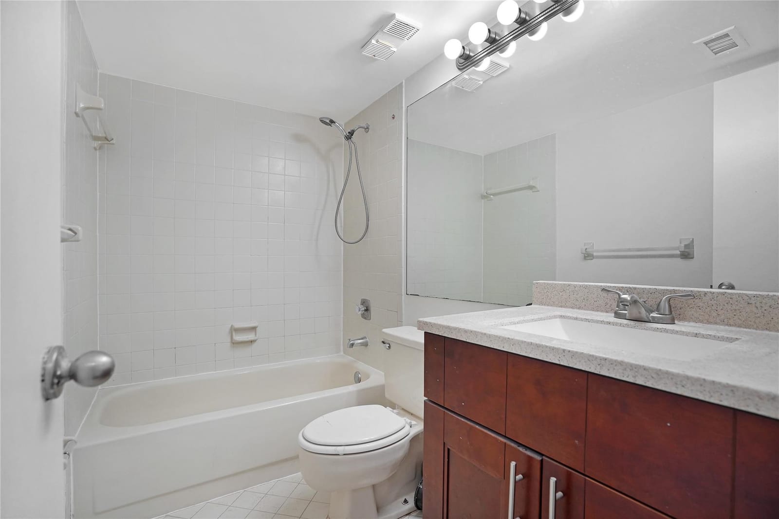 109 Lake Emerald Drive 110, Oakland Park, FL 33309 photo 20