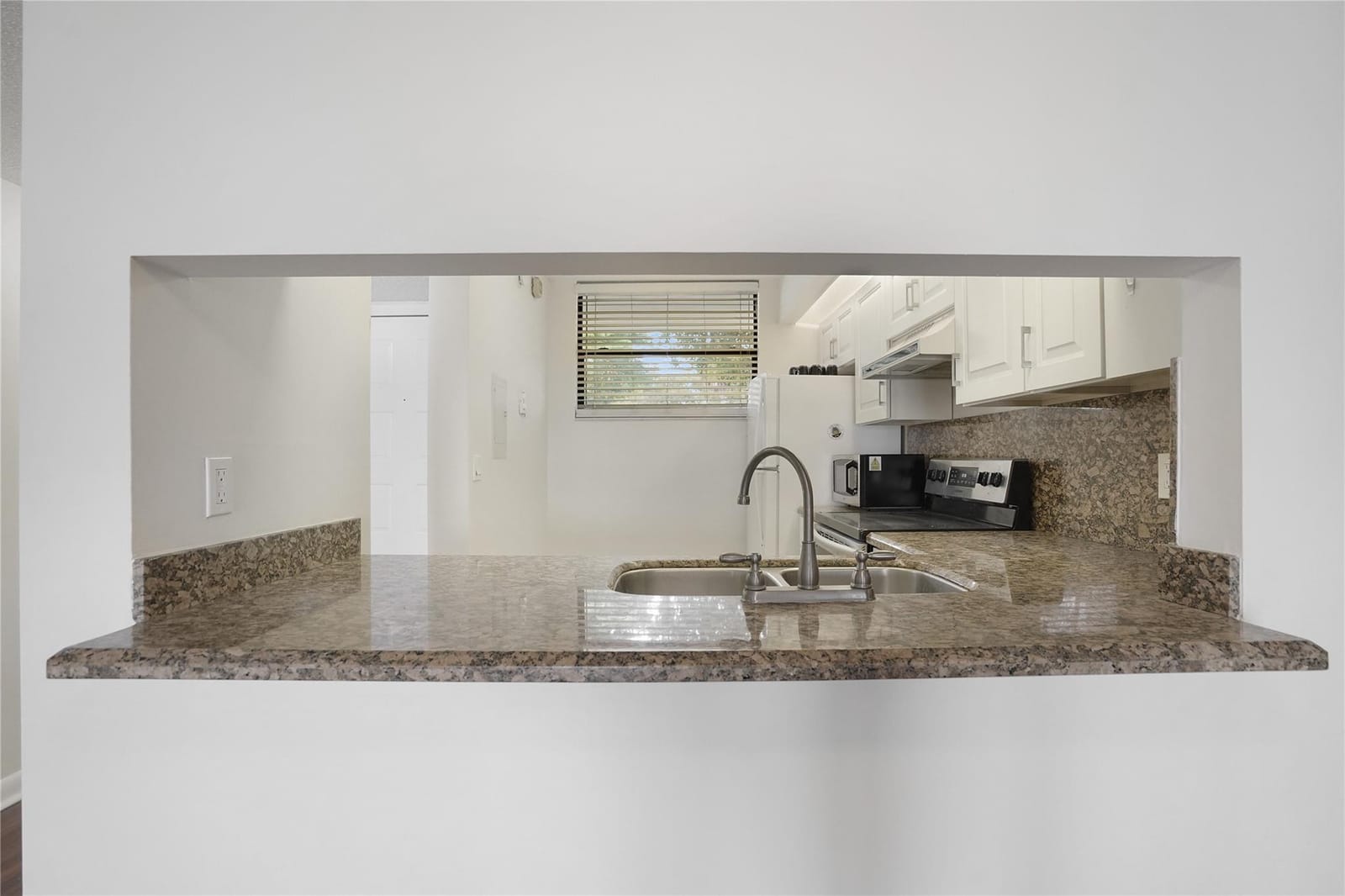 109 Lake Emerald Drive 110 — photo 3