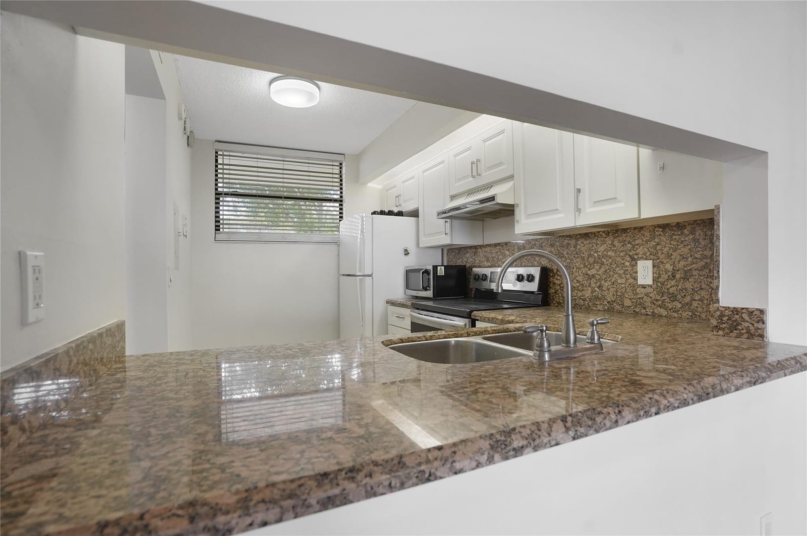 109 Lake Emerald Drive 110 — photo 4