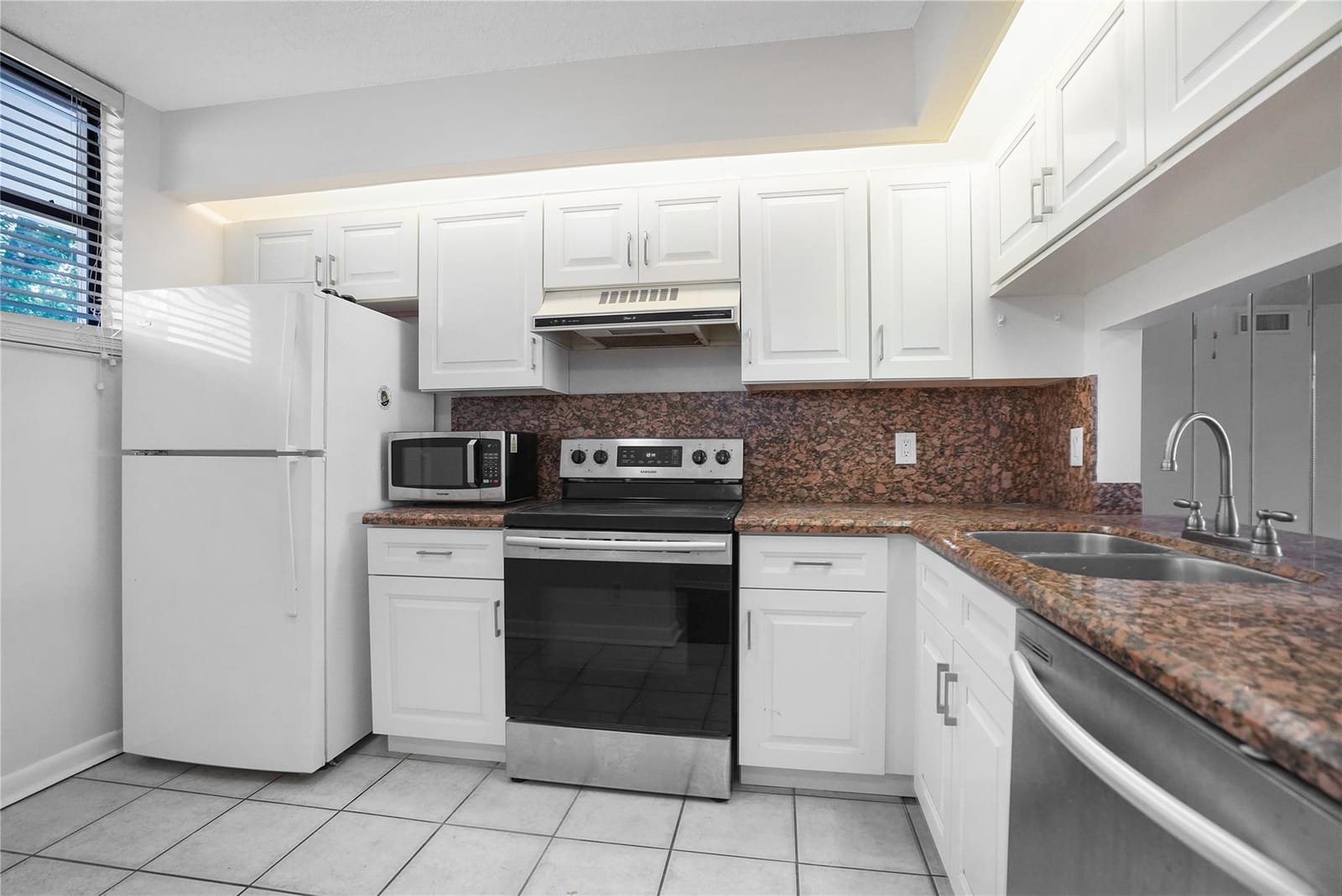 109 Lake Emerald Drive 110 — photo 5