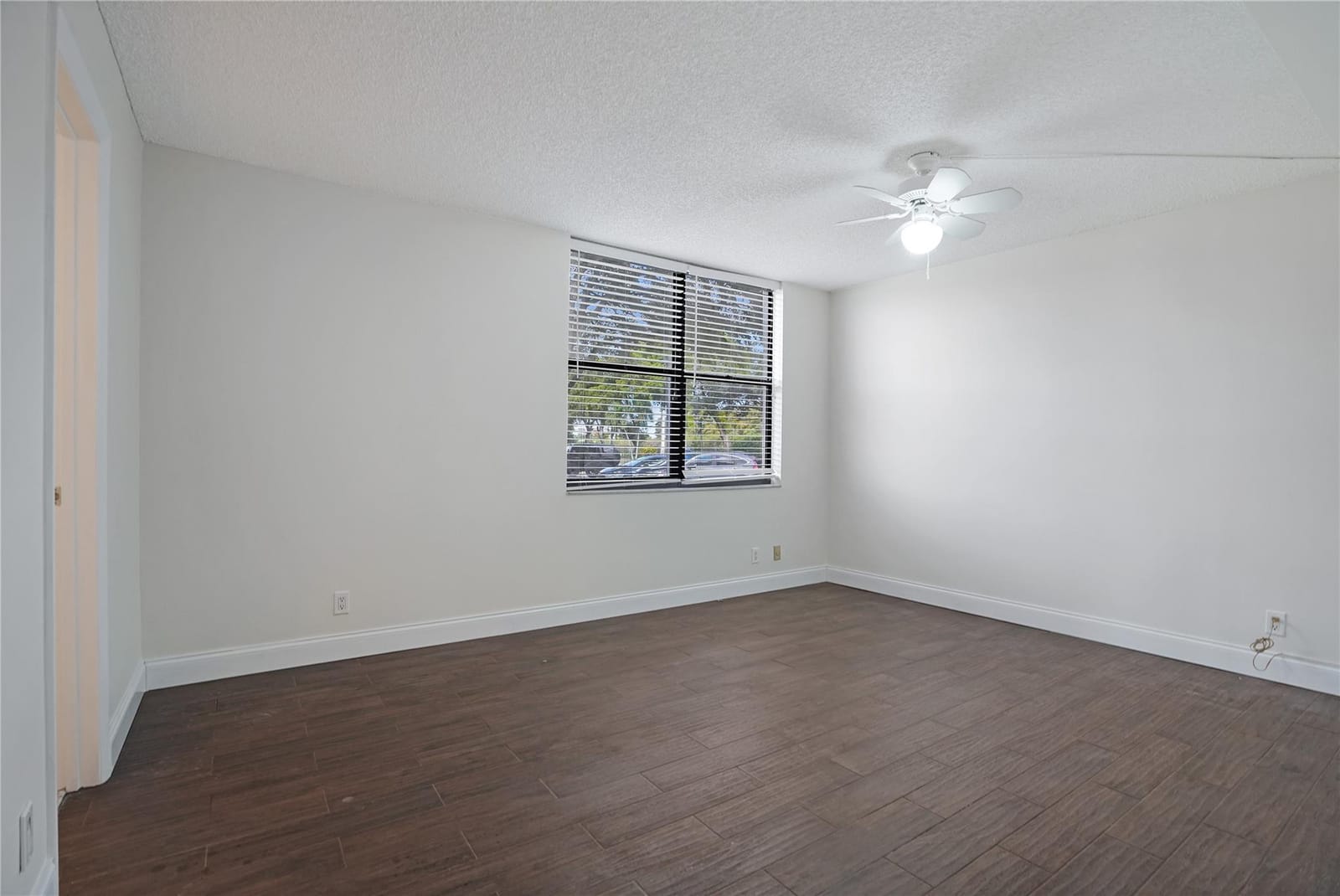 109 Lake Emerald Drive 110 — photo 8