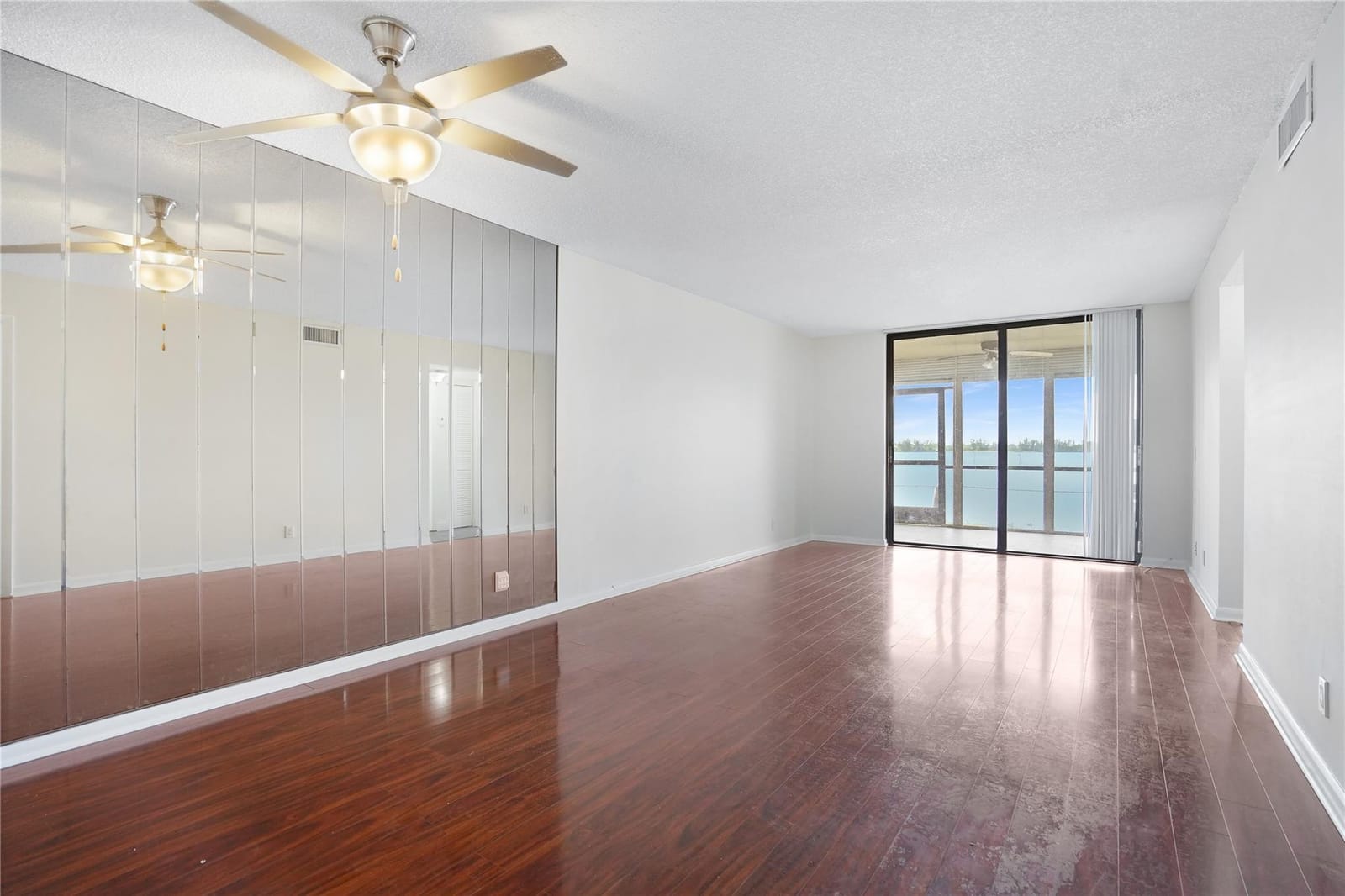 109 Lake Emerald Drive 110 — photo 10