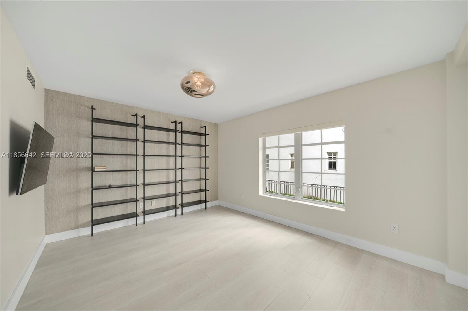 435 21st Street 103 — photo 3