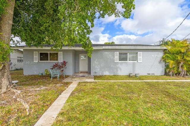6707 Winfield Boulevard, sold in Homes Of Margate, Margate, FL