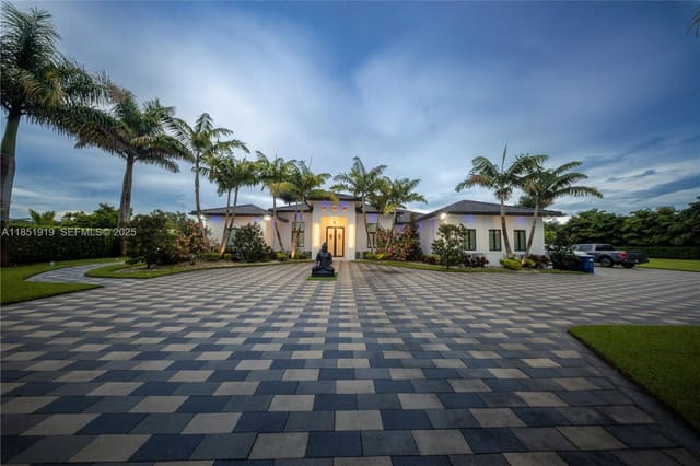 23055 SW 172 Court, sold in South Kendall Estates, Miami, FL