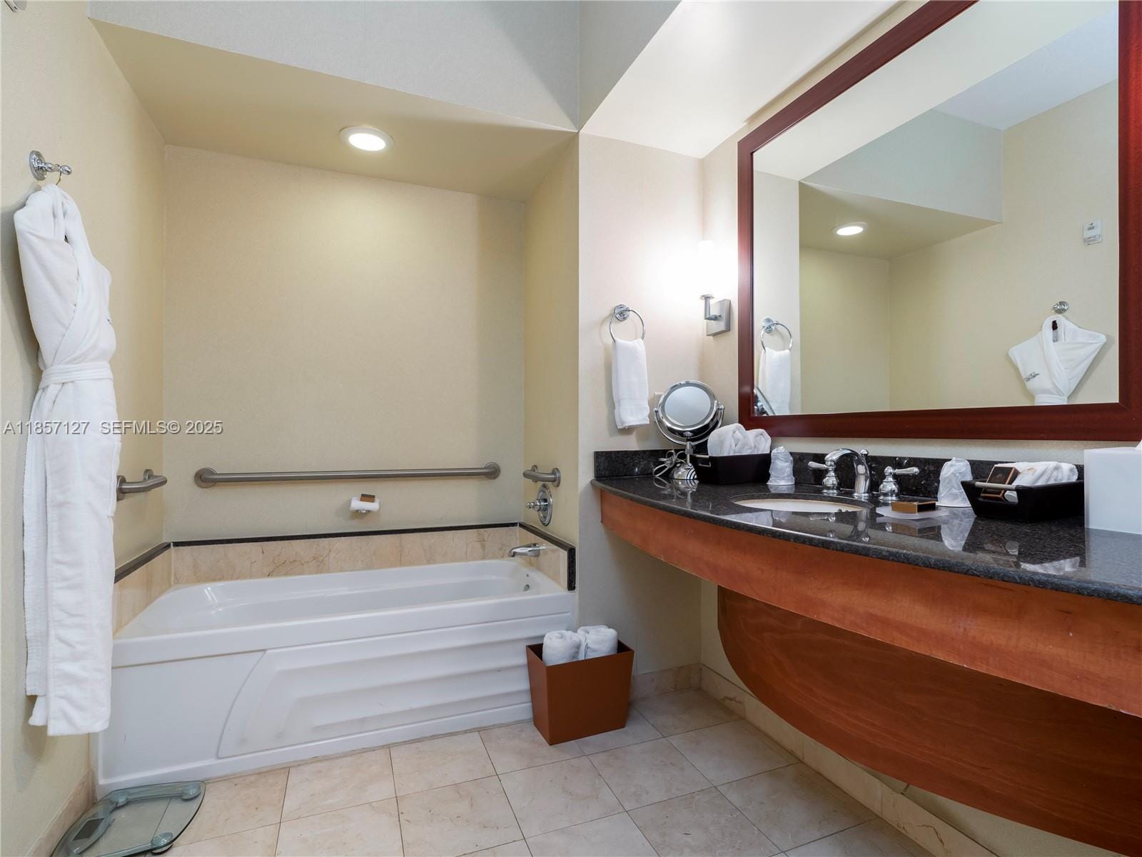 18001 Collins Avenue 811 — photo 8
