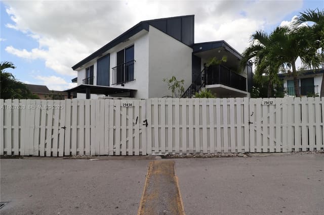 15434 SW 85th Lane 154, sold in Olympian Gdn Condo, Miami, FL