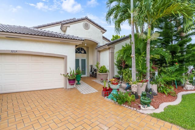 3264 NW 22nd Avenue, sold in Oakland Lakes, Oakland Park, FL