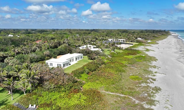 15 S Beach Road, Jupiter Island, FL 33455