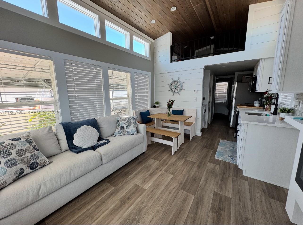 325 Calusa Street 302 — photo 2