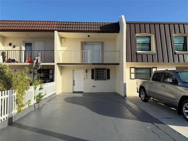 829 W 79th Place 829, sold in Bradley Estates, Hialeah, FL