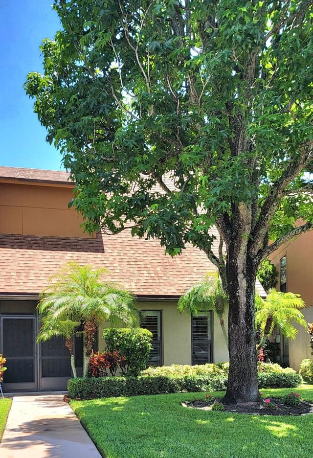 323 Sandtree Drive, sold in Sandtree, Palm Beach Gardens, FL