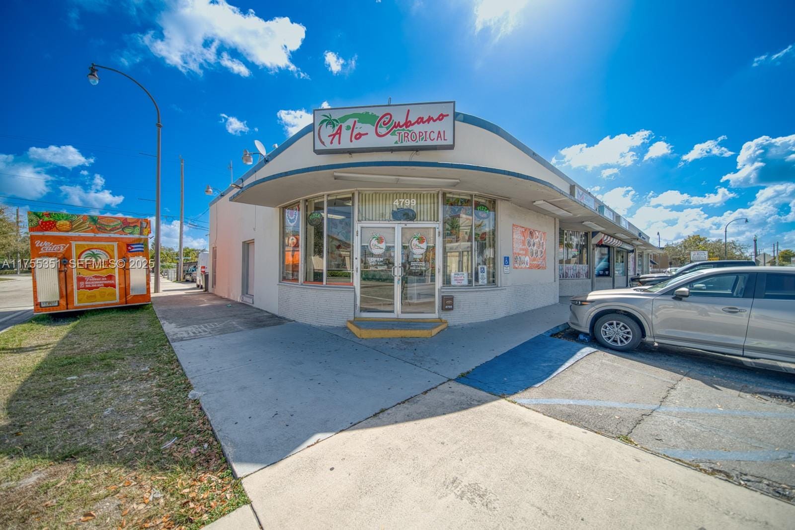 Cuban Restaurant Centrically Located In Hialeah On Palm Avenue — photo 2