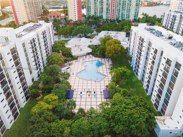16919 N Bay Road 206, Sunny Isles Beach, FL 33160