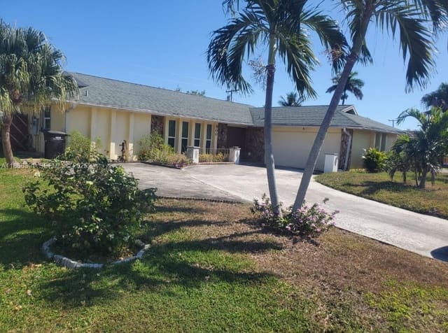 900 S Mangonia Circle, West Palm Beach, FL 33401