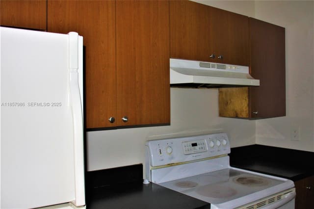 2922 NW 55th Avenue 2B, sold in Stonebridge Gardens Secti, Lauderhill, FL