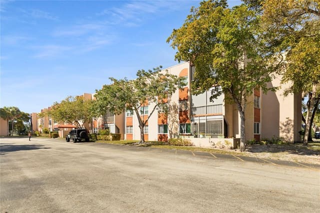 8280 SW 24th Street 7312, sold in Oakbrook I Condo, North Lauderdale, FL