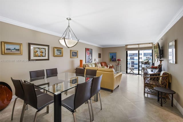 2401 Collins Avenue 1807, Miami Beach, FL 33140