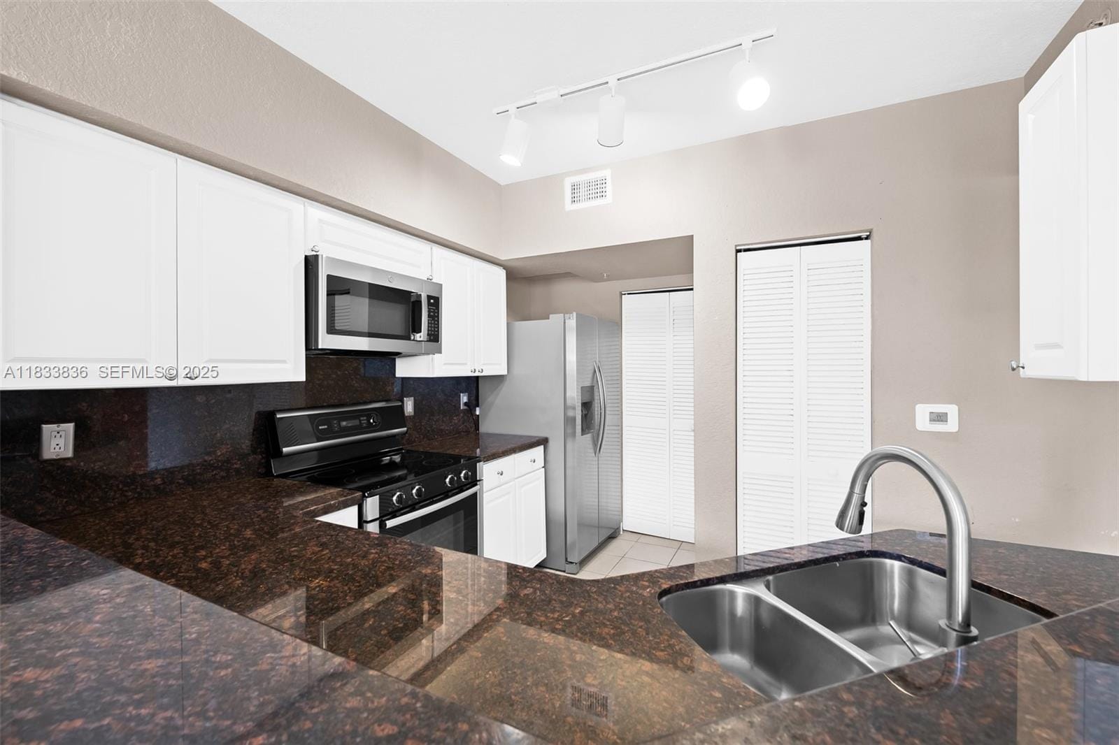 6722 W Sample Road 6722 — photo 10