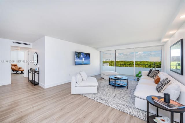 199 Ocean Lane Drive 706, sold in Commodore Club South Cond, Key Biscayne, FL