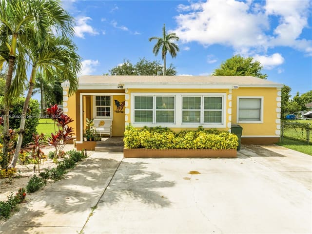 512 NW 13th Street, sold in Ponce De Leon, Homestead, FL