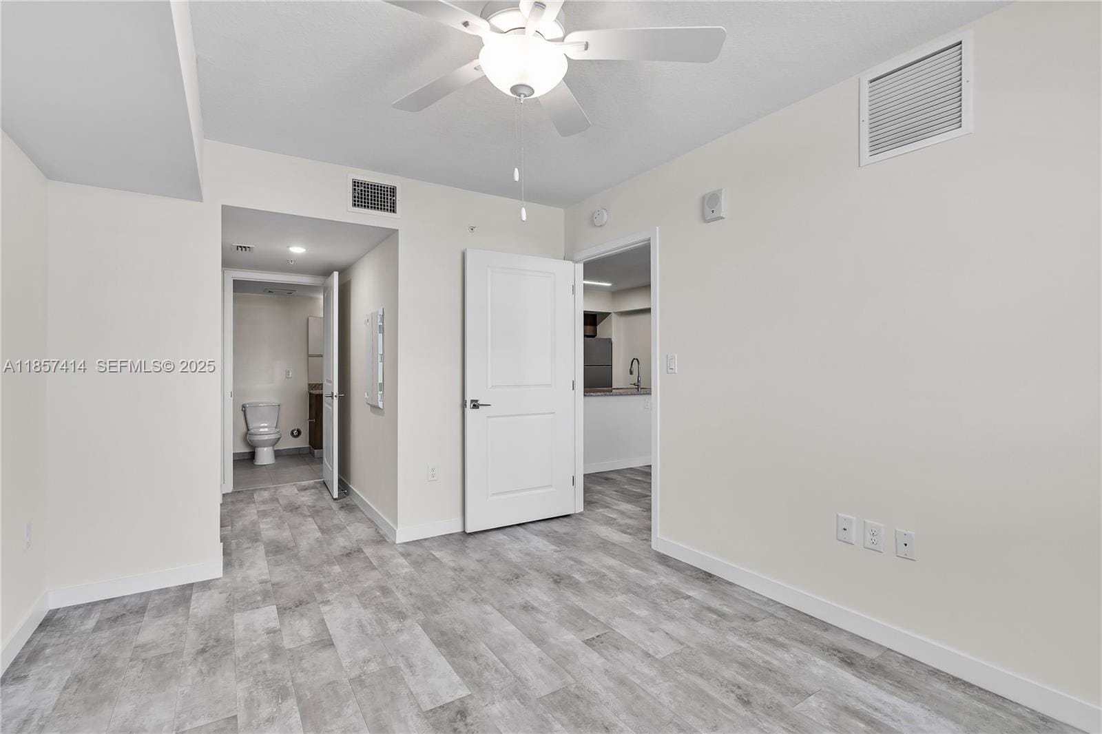 400 NW 112th Avenue 323 — photo 11
