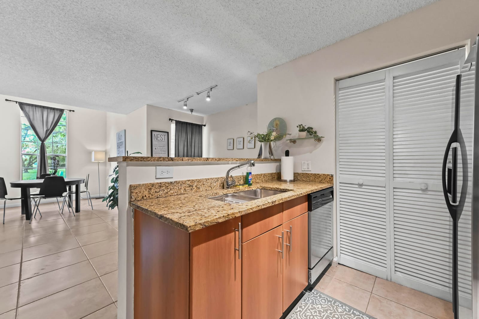 1205 Crystal Way K — photo 10
