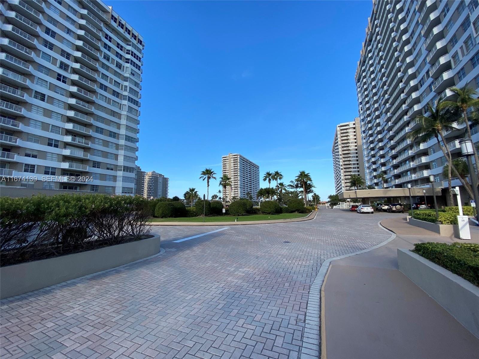1965 S Ocean Drive 4D — photo 3