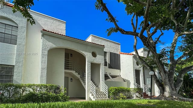 3570 Magellan Circle 2222, Aventura, FL 33180