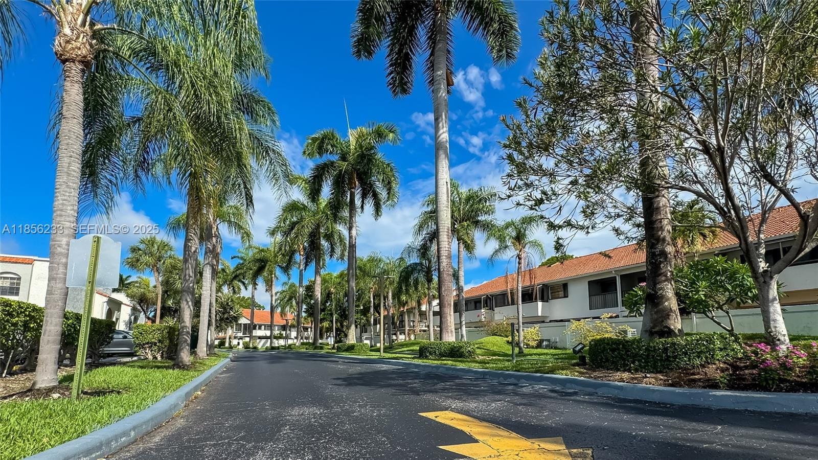 3570 Magellan Circle 2222, Aventura, FL 33180 photo 16