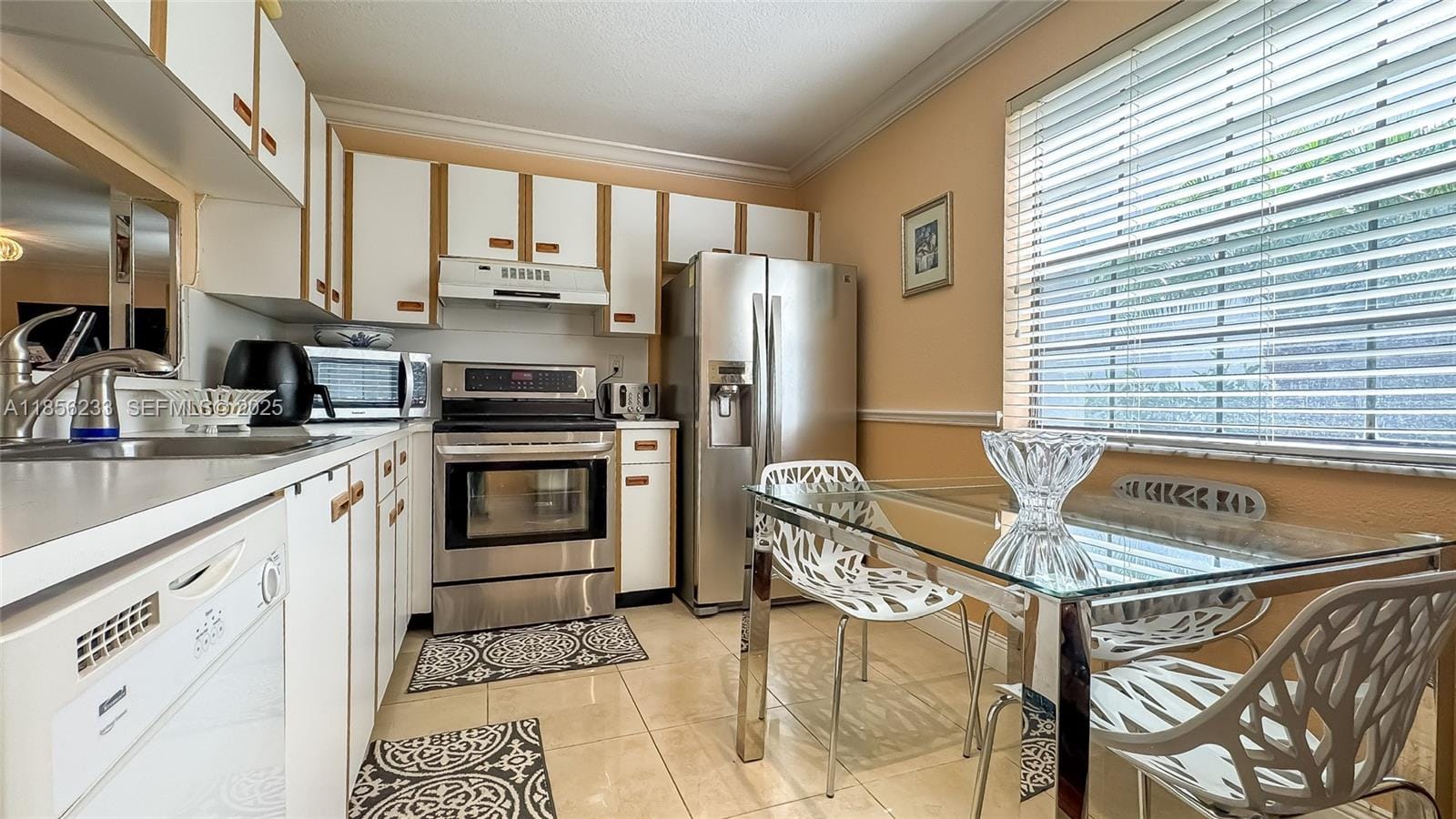 3570 Magellan Circle 2222, Aventura, FL 33180 photo 6