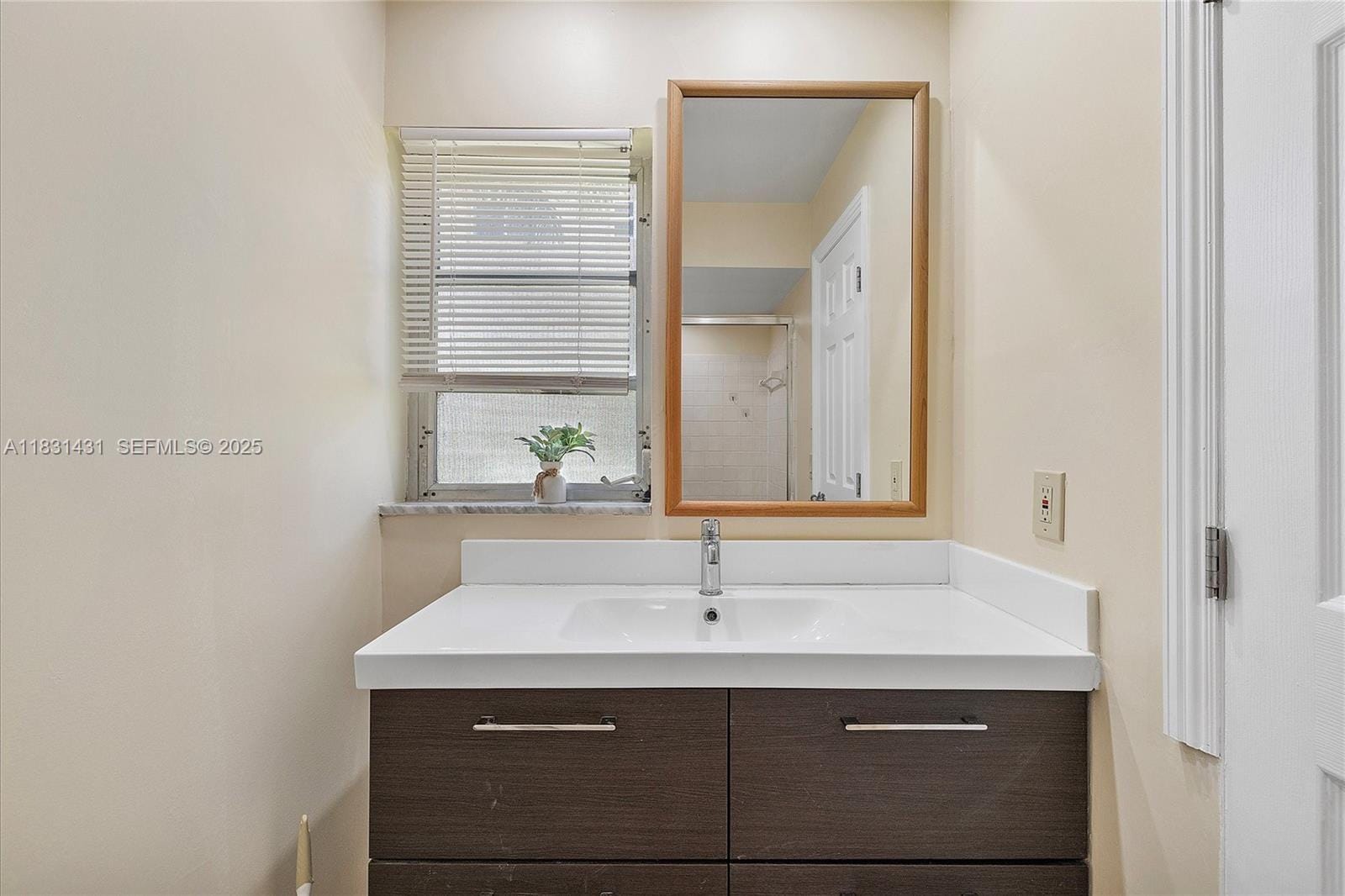 219 NE 14th Avenue 101, Hallandale Beach, FL 33009 photo 17