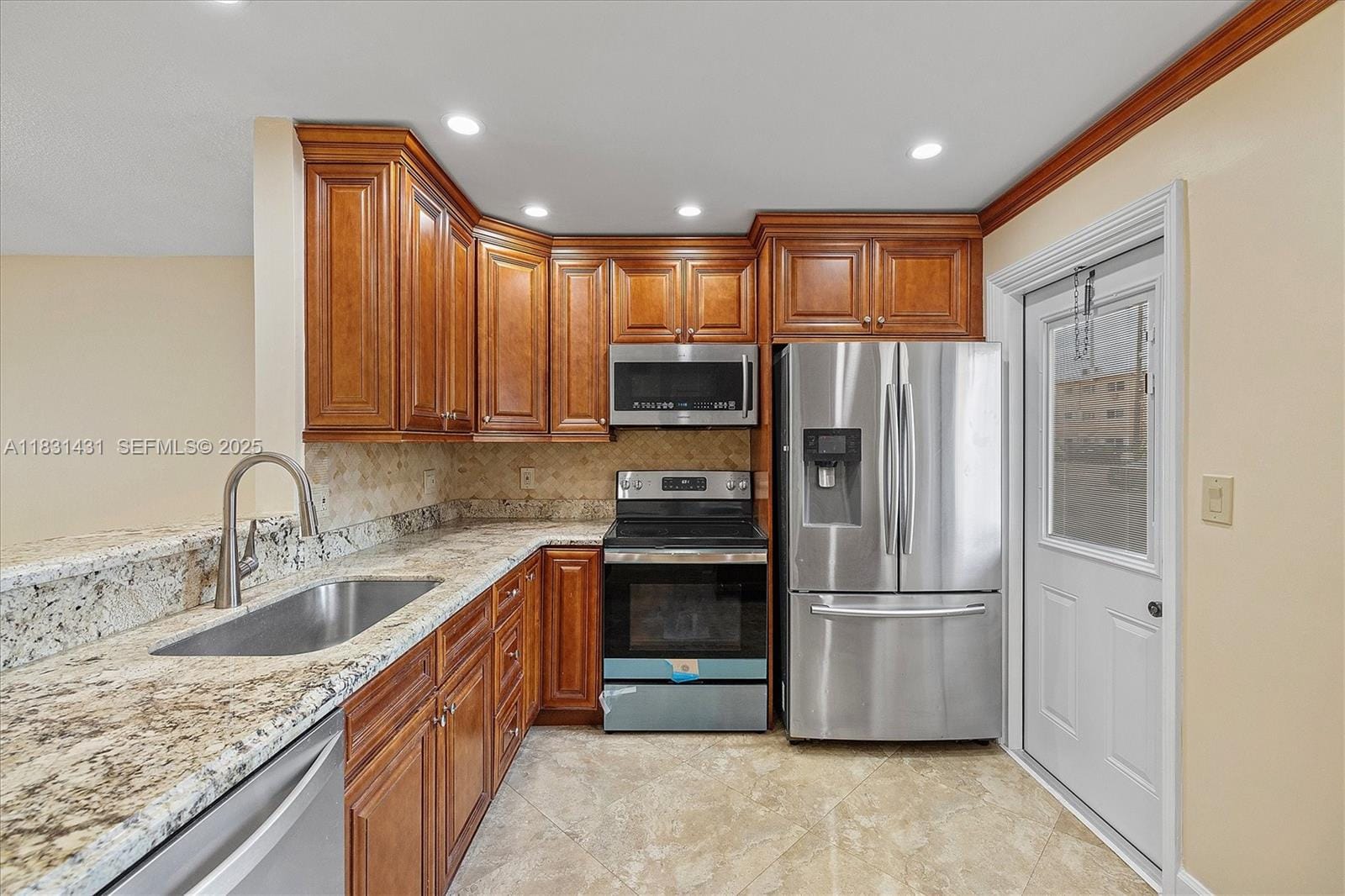 219 NE 14th Avenue 101, Hallandale Beach, FL 33009 photo 3