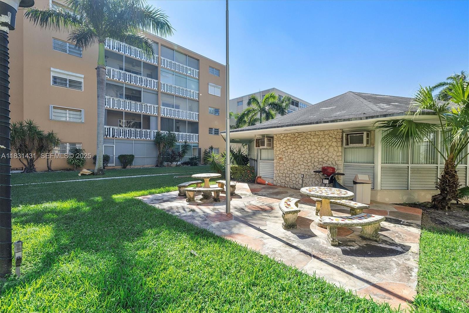 219 NE 14th Avenue 101, Hallandale Beach, FL 33009 photo 27