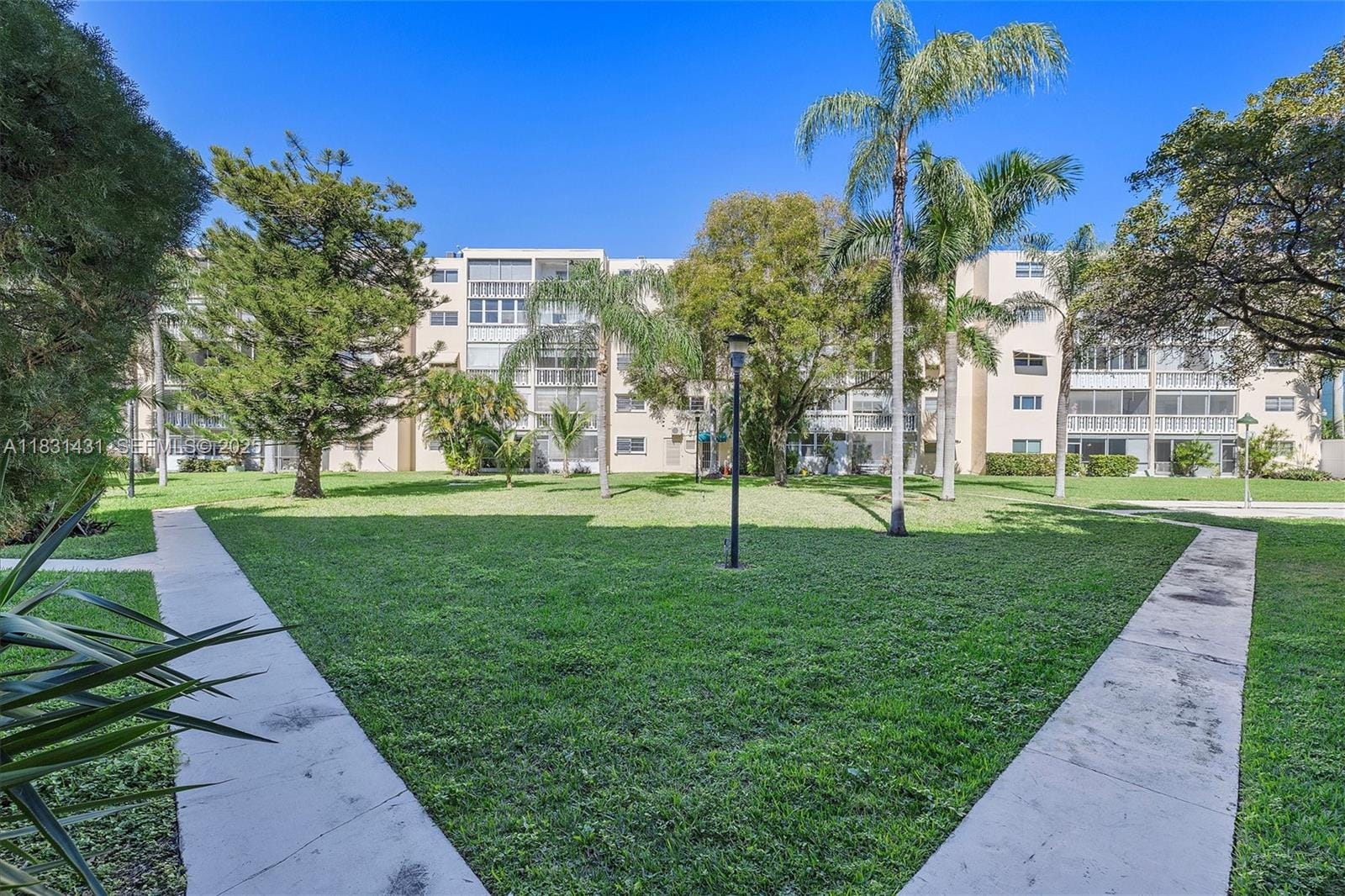 219 NE 14th Avenue 101, Hallandale Beach, FL 33009 photo 30