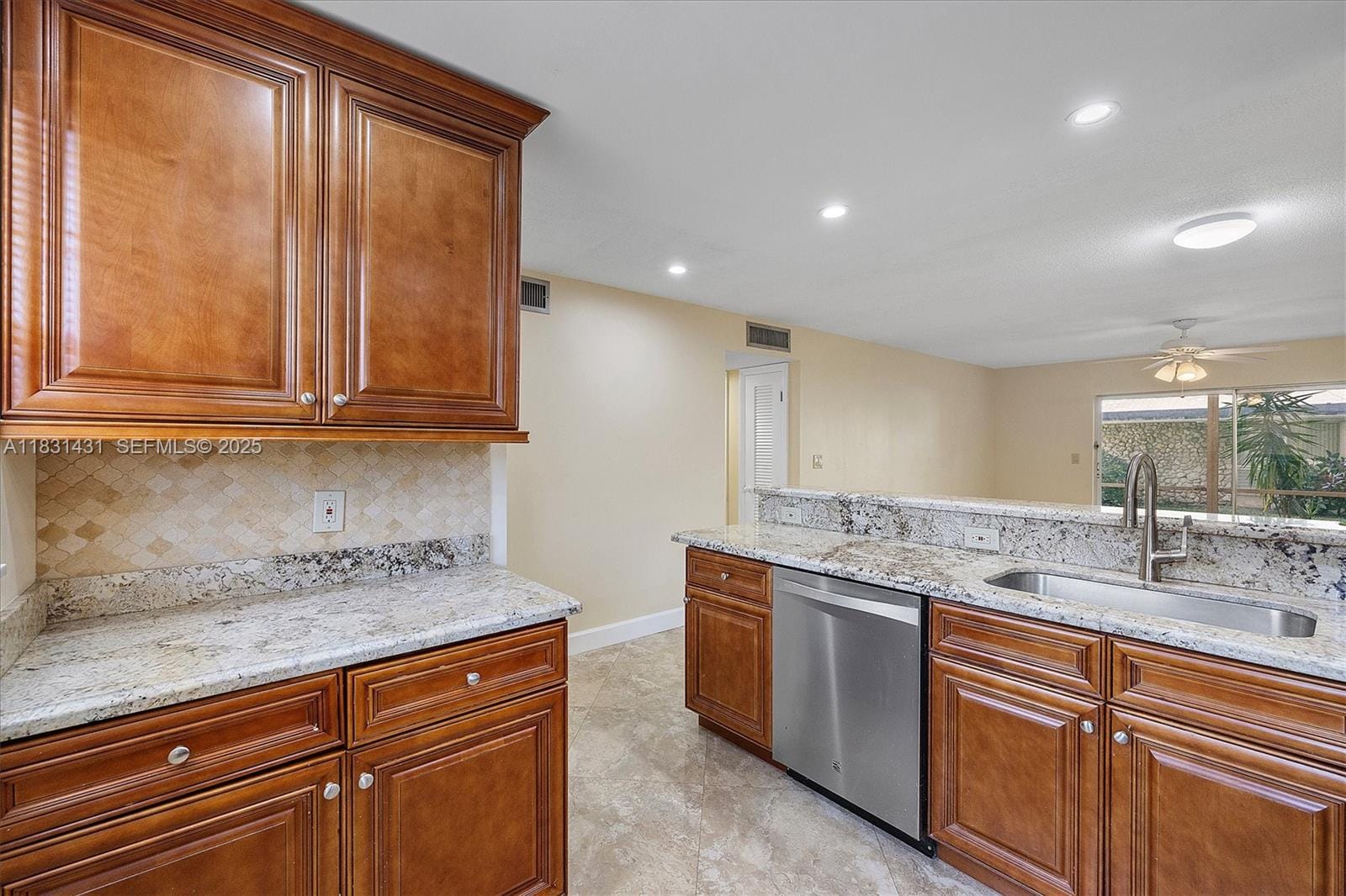 219 NE 14th Avenue 101, Hallandale Beach, FL 33009 photo 4