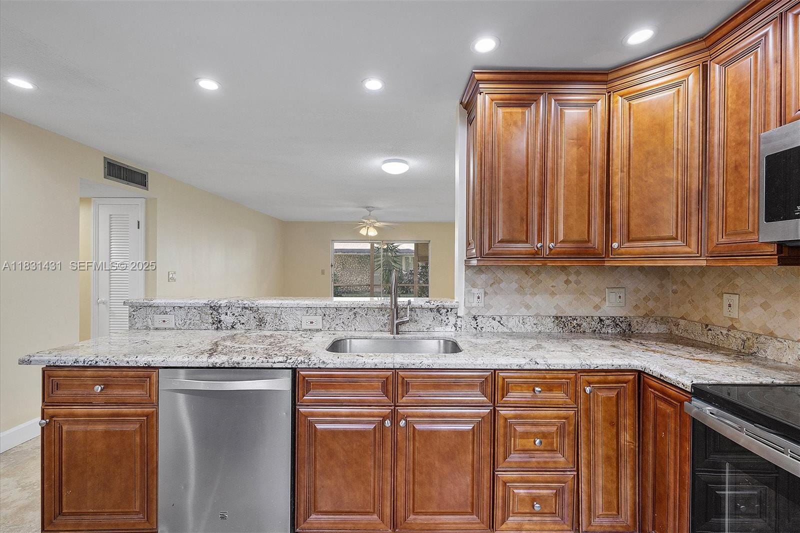 219 NE 14th Avenue 101, Hallandale Beach, FL 33009 photo 5