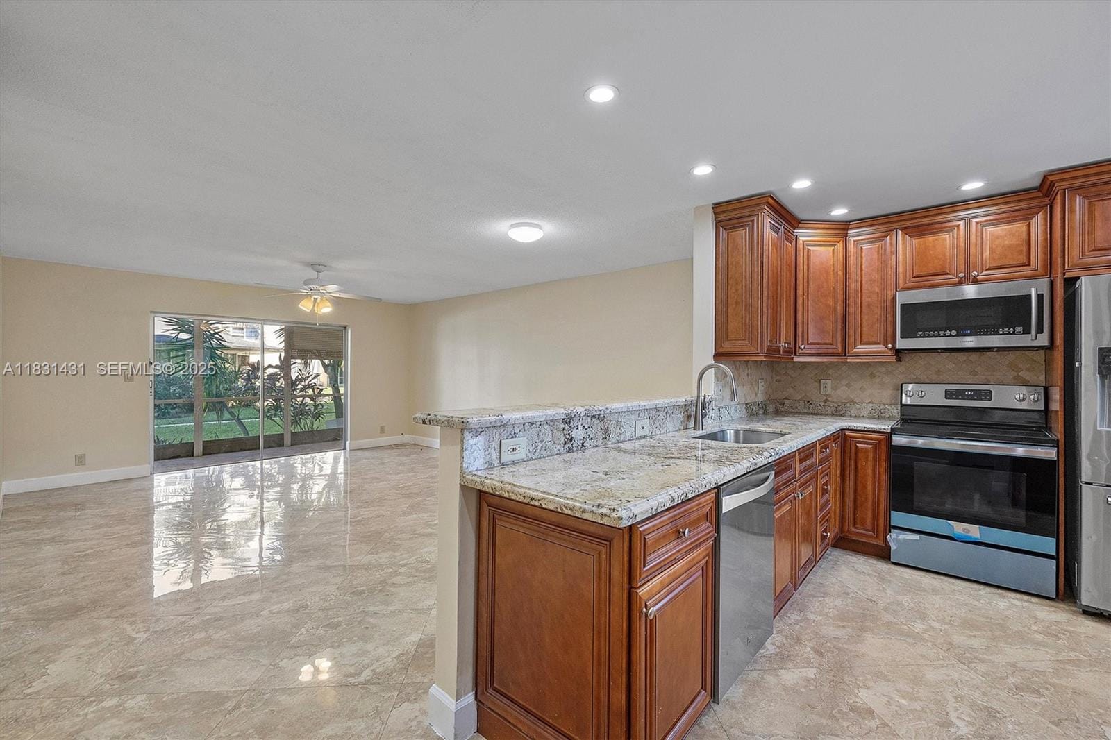 219 NE 14th Avenue 101, Hallandale Beach, FL 33009 photo 6
