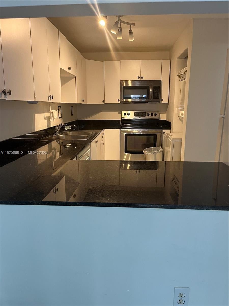 10000 NW 80th Court 2151 — photo 4