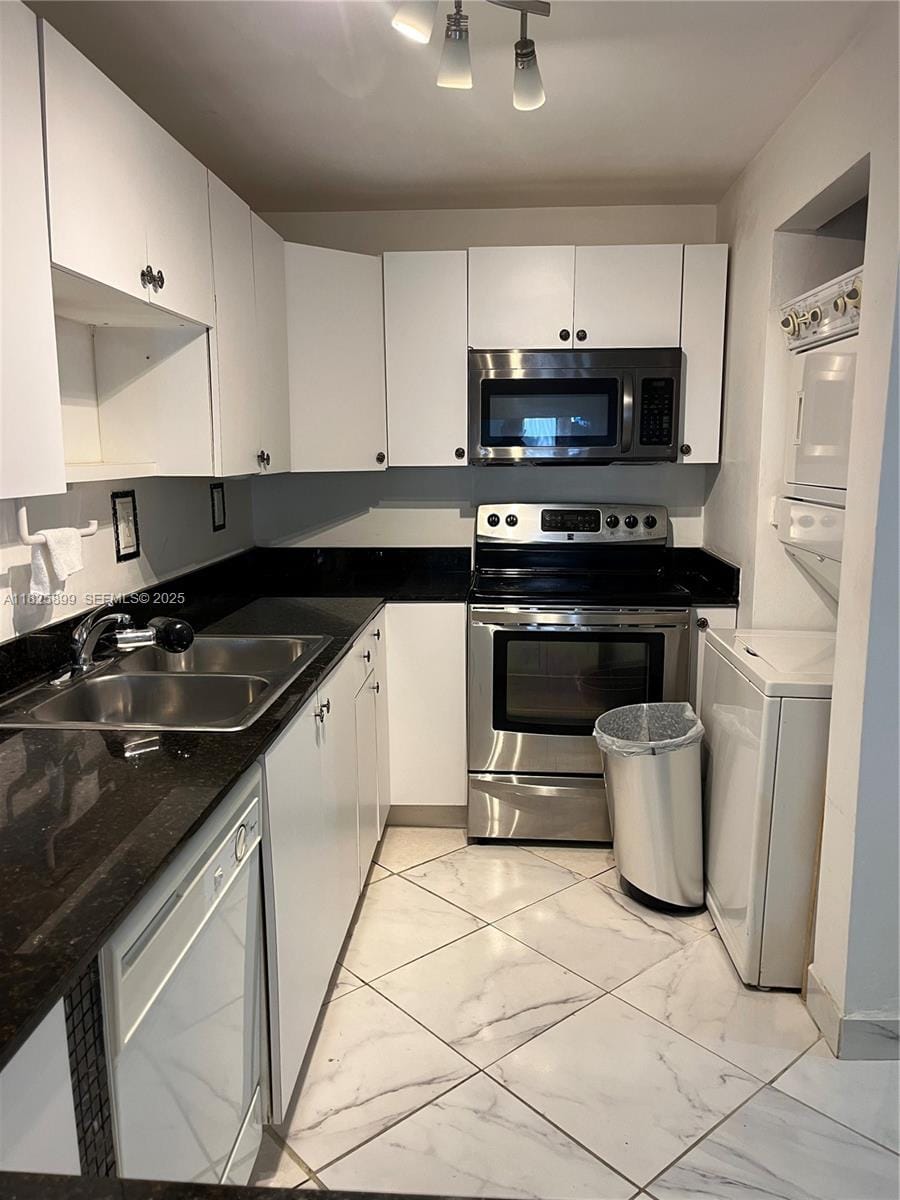 10000 NW 80th Court 2151 — photo 5