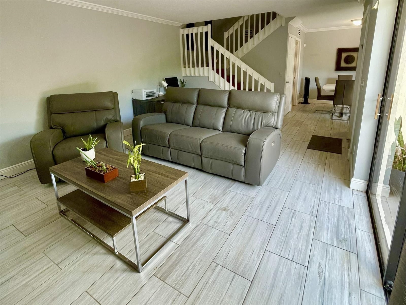 915 SW 120th Way — photo 3