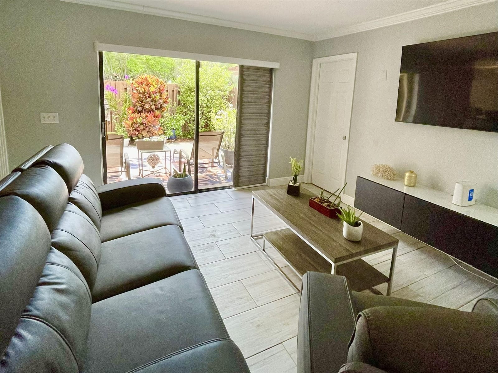 915 SW 120th Way — photo 4