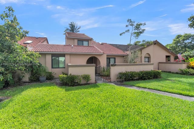 18015 NW 66th Ct Circle, Hialeah, FL 33015