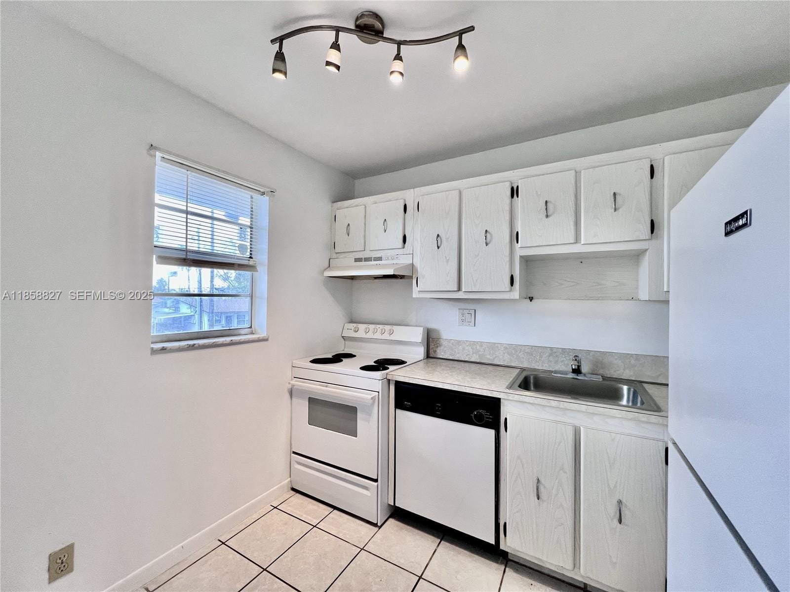 220 SW 9th Avenue 209 — photo 2