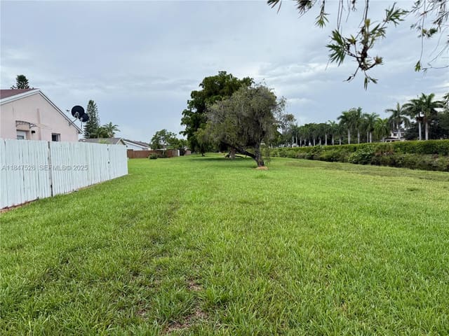 13821 SW 42nd Terrace, sold in Bent Tree Sec 3, Miami, FL